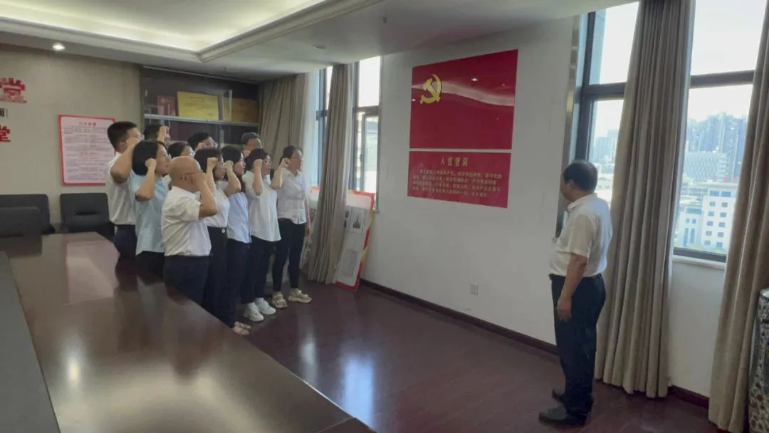 南昌市mg冰球突破集团喜迎七一 庆党华诞